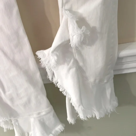 BLANK NYC White Ruffled Flared Hem Crop Length Jeans NWOT - Picture 10 of 12